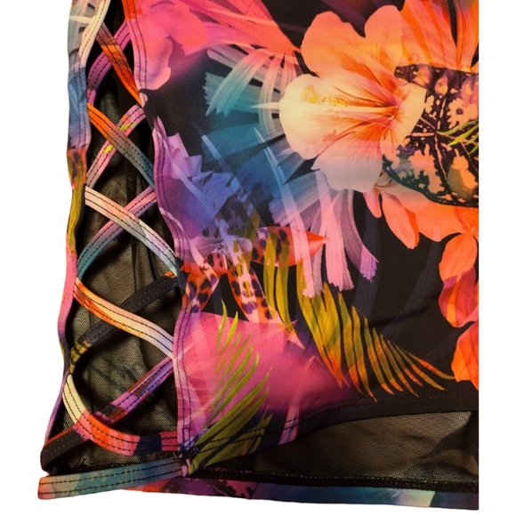 TORRID SWIM LEAFY RACERBACK TANKINI AND LEAFY HIGH RISE SHORTS SIZE 4 - Picture 10 of 13